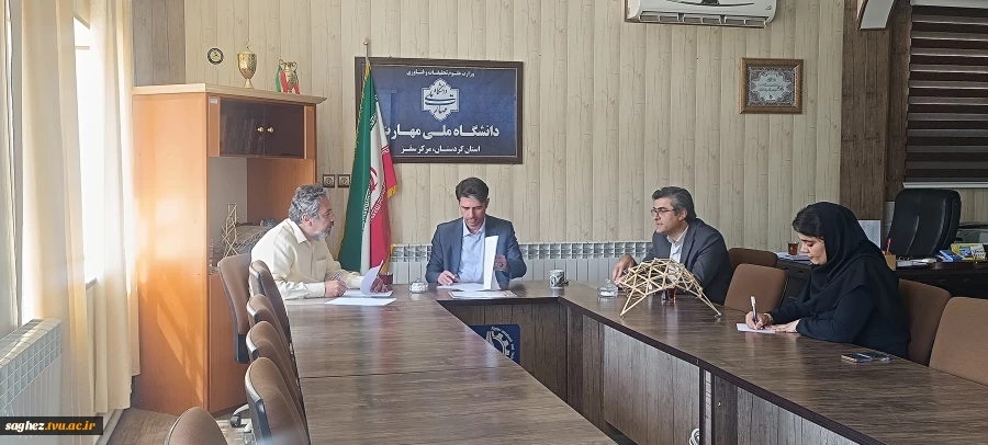 در راستای توسعه و ترویج هنر اصیل ایرانی، تفاهم‌نامه همکاری میان انجمن خوشنویسان سقز و دانشگاه ملی مهارت استان کردستان، مرکز سقز به امضا رسید. 3